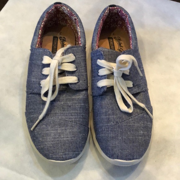 💙 Faded Glory denim canvas LaceUp ties comfy memory foam sneakers - Picture 1 of 11